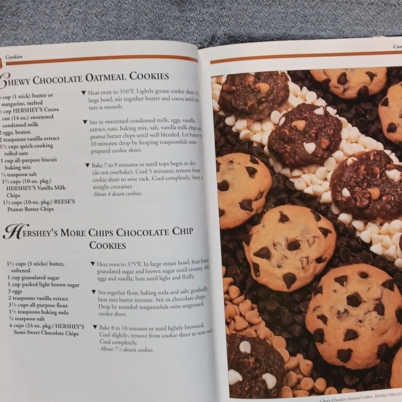 Hershey's Chocolate Lover's Cookbook, 1993, 175+ Recipes, Desserts Holid… - Picture 9 of 13